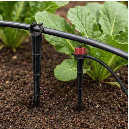 Estaca para Microtubo e Gotejador instalado em um sistema de irrigação