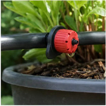 Gotejador Regulável GA-2 — Kit com 100 instalado em um sistema de irrigação
